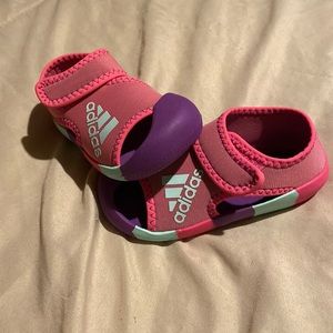 New with tags Adidas altaventure sandals for girls side 7 1/2 💕